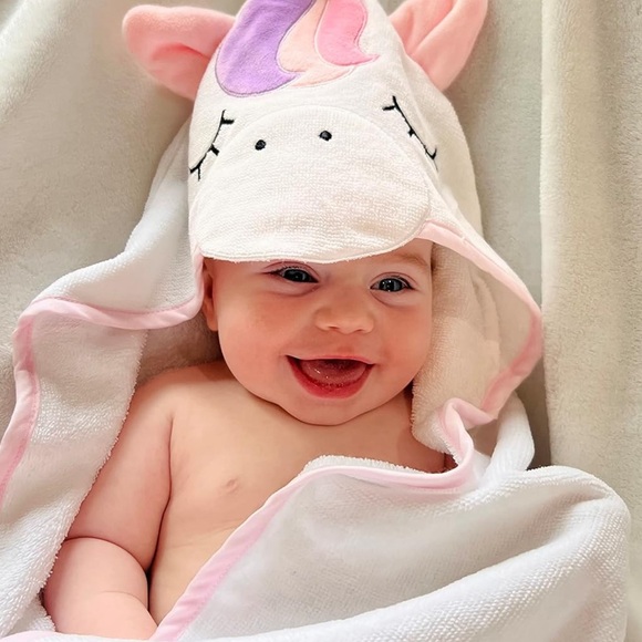 Unicorn Hooded Towel & Washcloth Set for Newborns, Infants, Toddlers 3-24 Months - Picture 7 of 8